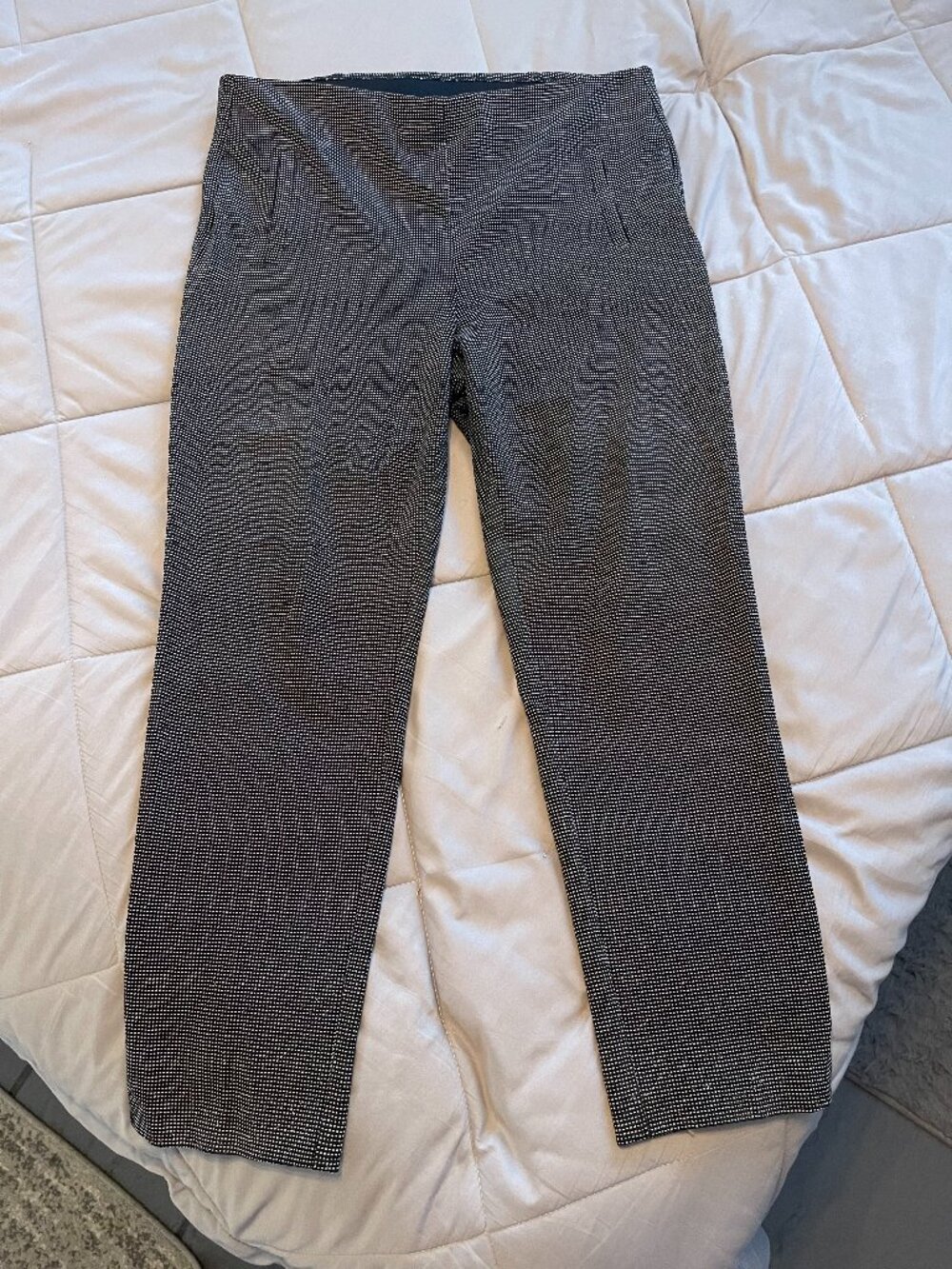 Chico's Black Textured Pull On Crop Pants Size 2.5 (XL)